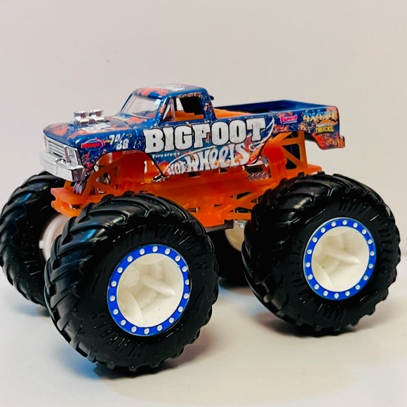 Hot Wheels Monster Truck BIGFOOT Diecast - Picture 1 of 5